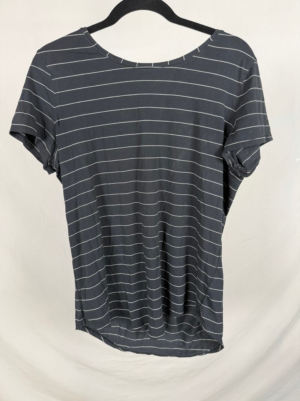 Lululemon Black White Striped Activewear Short Sleeve T-Shirt Relaxed Fit Size 6